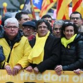 Foto de archivo de Puigdemont y Marta Rovira en una manifestación