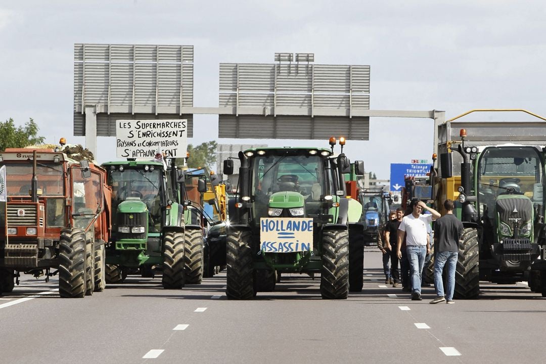 El Gobierno francés promete medidas en favor de los agricultores ante la presión de las protestas El Gobierno francés promete medidas en favor de los agricultores ante la presión de las protestas