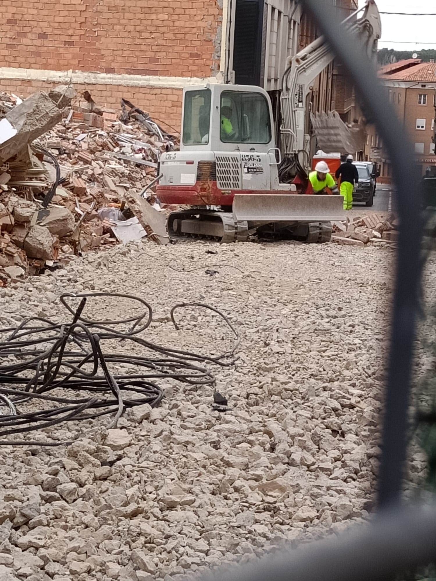 Extraídas 1.200 toneladas de escombros en el derrumbe de Teruel Extraídas 1.200 toneladas de escombros en el derrumbe de Teruel