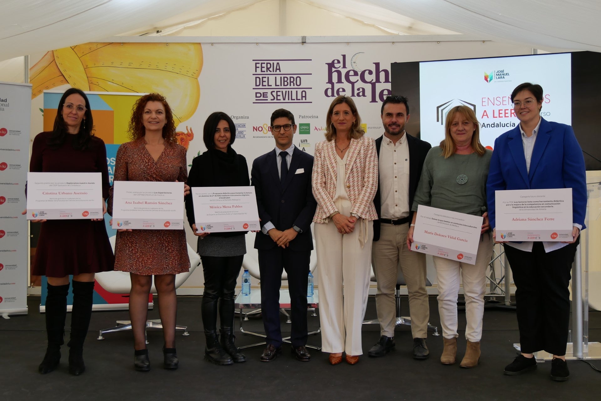 El certamen ‘Enseñamos a Leer’ de la VIU y la Fundación José Manuel Lara llega a la Comunitat Valenciana El certamen ‘Enseñamos a Leer’ de la VIU y la Fundación José Manuel Lara llega a la Comunitat Valenciana