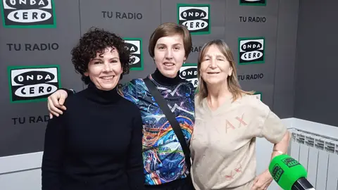 Carmen Blasco y Carmen Bullón con Ángeles Polo en la Pasarela PASARELA