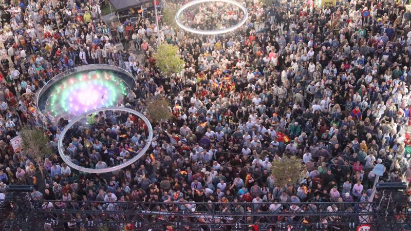 Benidorm corta el tráfico de la Plaza de la Hispanidad y la Calle El Puente por el Benidorm Fest Benidorm corta el tráfico de la Plaza de la Hispanidad y la Calle El Puente por el Benidorm Fest