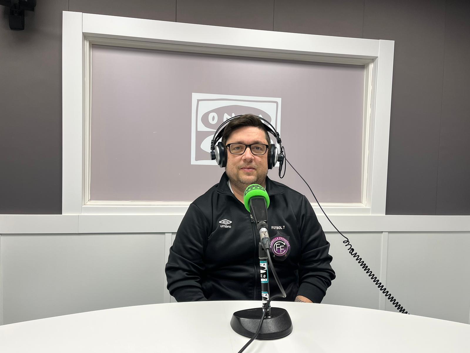 Juan José Cañas: "Antes teníamos que jugar partidos con solo seis jugadoras" Juan José Cañas: "Antes teníamos que jugar partidos con solo seis jugadoras"