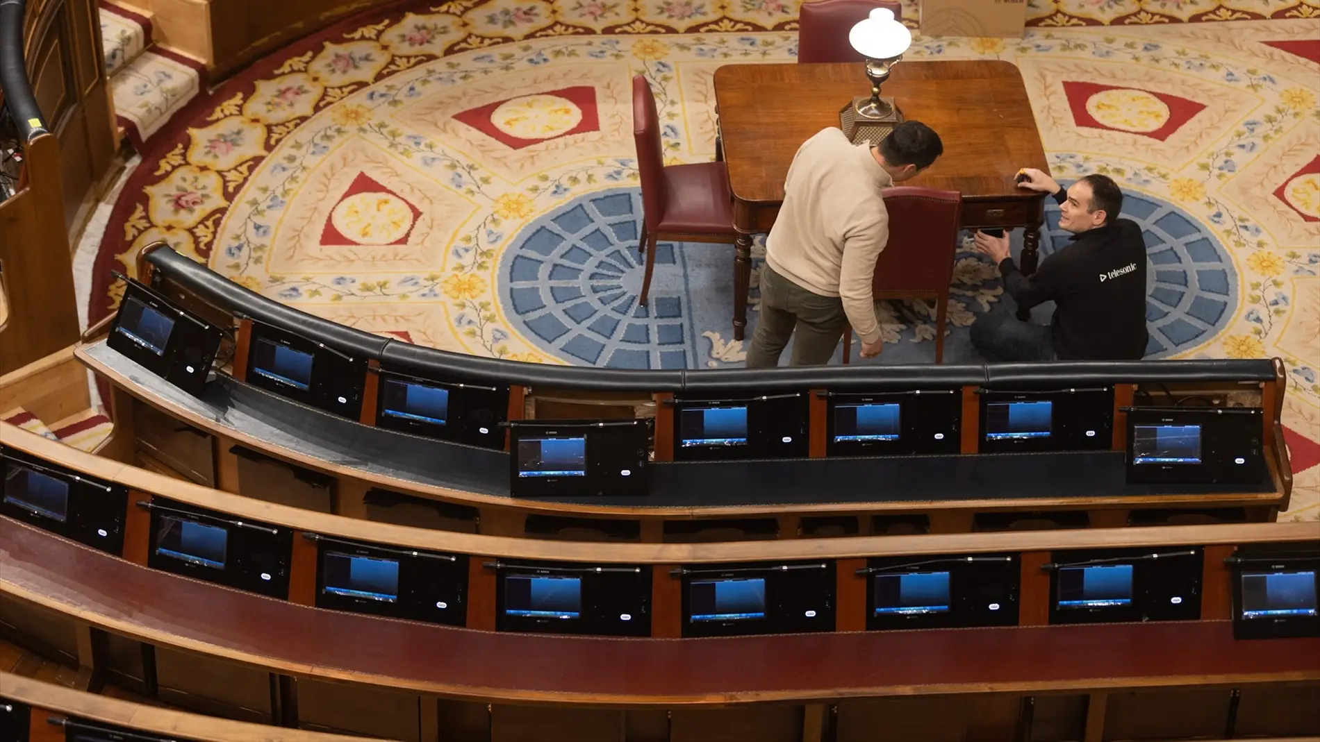 Vista de los nuevos sistemas audiovisuales instalados en los escaños del Congreso.