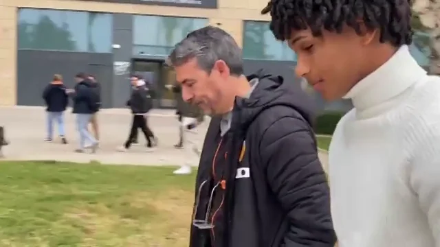 Así ha sido la llegada de Peter Federico a la clínica en Valencia Así ha sido la llegada de Peter Federico a la clínica en Valencia