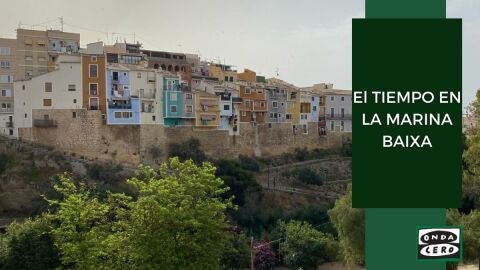 Casas colgantes sobre el Amadorio en La Vila Joiosa en d&iacute;a nuboso