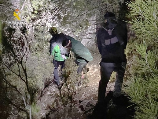 La Guardia Civil rescata a dos senderistas en el Puig Campana La Guardia Civil rescata a dos senderistas en el Puig Campana