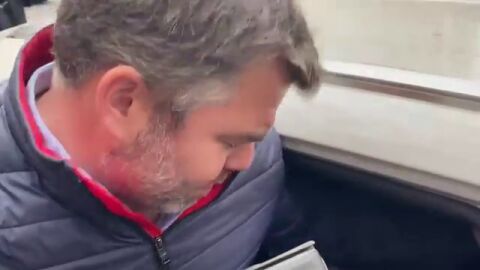 Los agentes de Paulista en las oficinas del Valencia