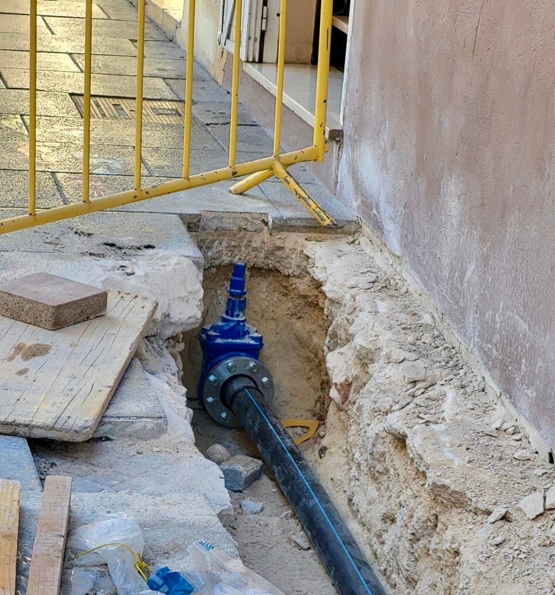 Callosa repara las conducciones de agua potable de la carretera de Bolulla Callosa repara las conducciones de agua potable de la carretera de Bolulla