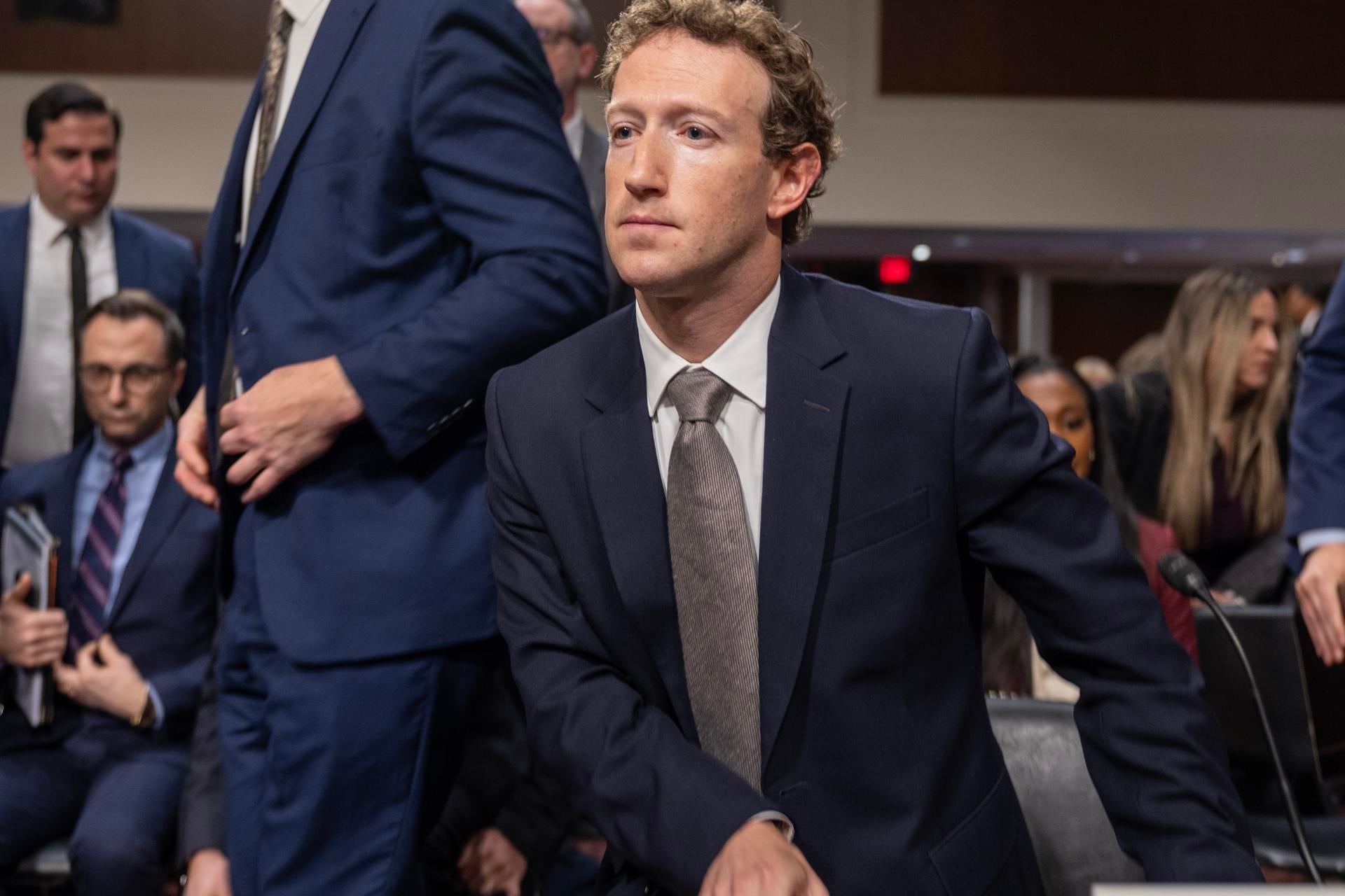 Zuckerberg pide perdón a los padres de víctimas de abuso infantil a través de las redes sociales Zuckerberg pide perdón a los padres de víctimas de abuso infantil a través de las redes sociales