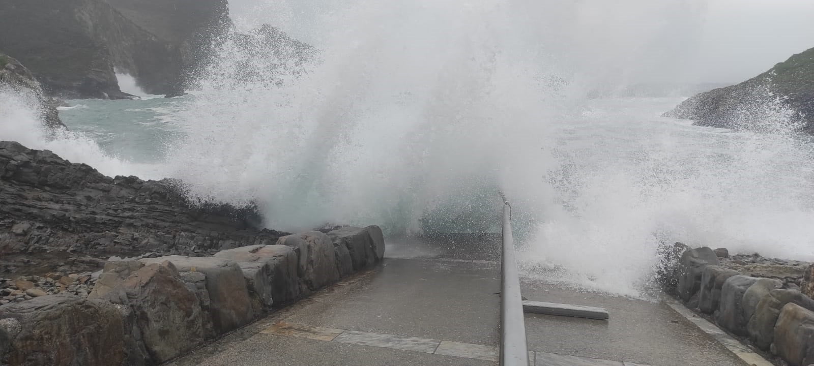 Fuertes rachas de viento y nieblas persistentes dejan a siete provincias en alerta Fuertes rachas de viento y nieblas persistentes dejan a siete provincias en alerta