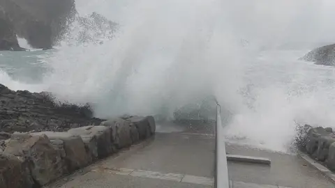 Rachas de vientos fuertes y nieblas persistentes dejan a siete provincias en alerta Rachas de vientos fuertes y nieblas persistentes dejan a siete provincias en alerta
