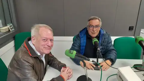 Álvaro Muñiz y Aurelio Martín habitan la "Pequeña ínsula" de Más de Uno Gijón Álvaro Muñiz y Aurelio Martín habitan la "Pequeña ínsula" de Más de Uno Gijón