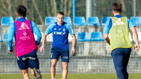 31-1 Alemao controla un balón en el entrenamiento del equipo. 31-1 Alemao controla un balón en el entrenamiento del equipo.