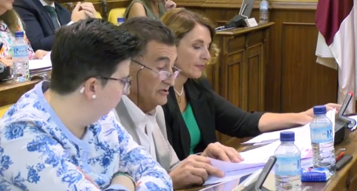 El PP de Valdepeñas pide a Cándido Simarro que se desvincule del grupo municipal El PP de Valdepeñas pide a Cándido Simarro que se desvincule del grupo municipal