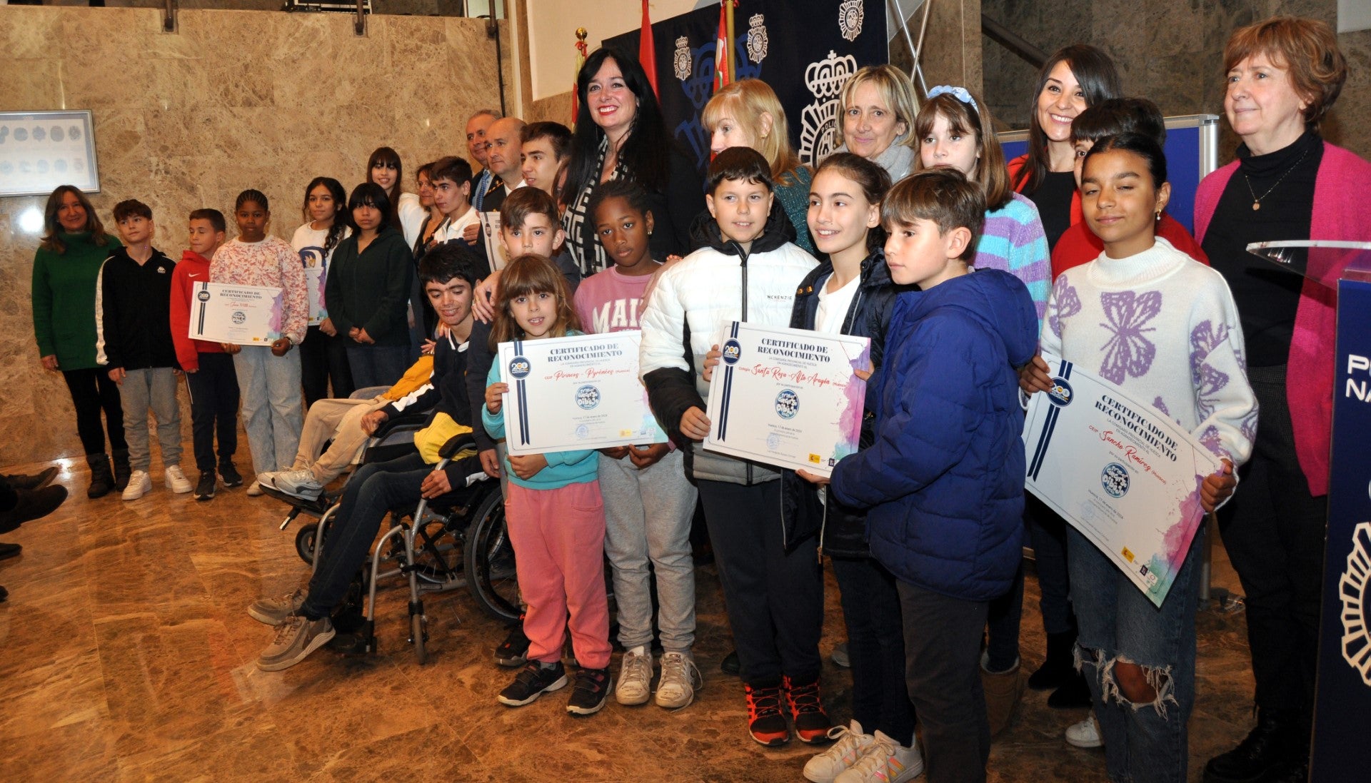 Entrega de premios en el bicentenario de la Policía Nacional Entrega de premios en el bicentenario de la Policía Nacional