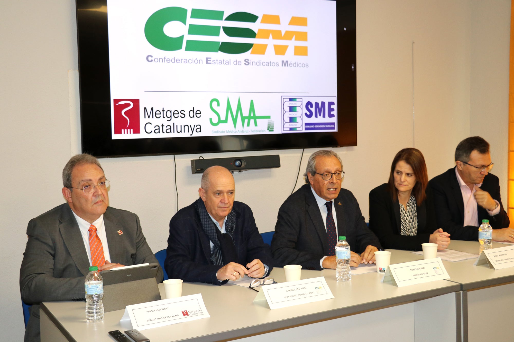 Els metges demanen la creació d'una categoria professional específica per a ells (i diferent de les infermeres) Els metges demanen la creació d'una categoria professional específica per a ells (i diferent de les infermeres)