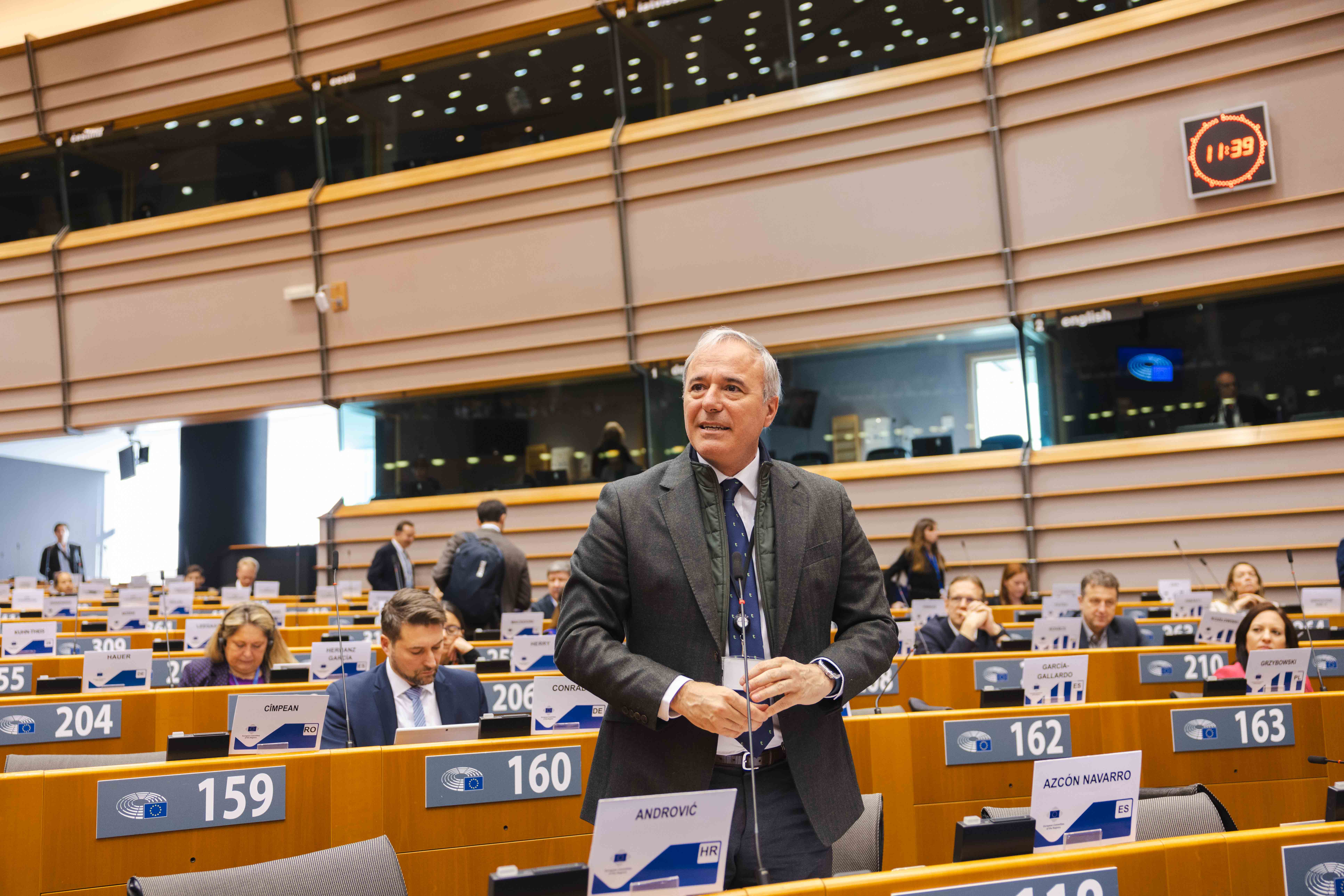 Azcón reclama en Bruselas más fondos para la automoción Azcón reclama en Bruselas más fondos para la automoción