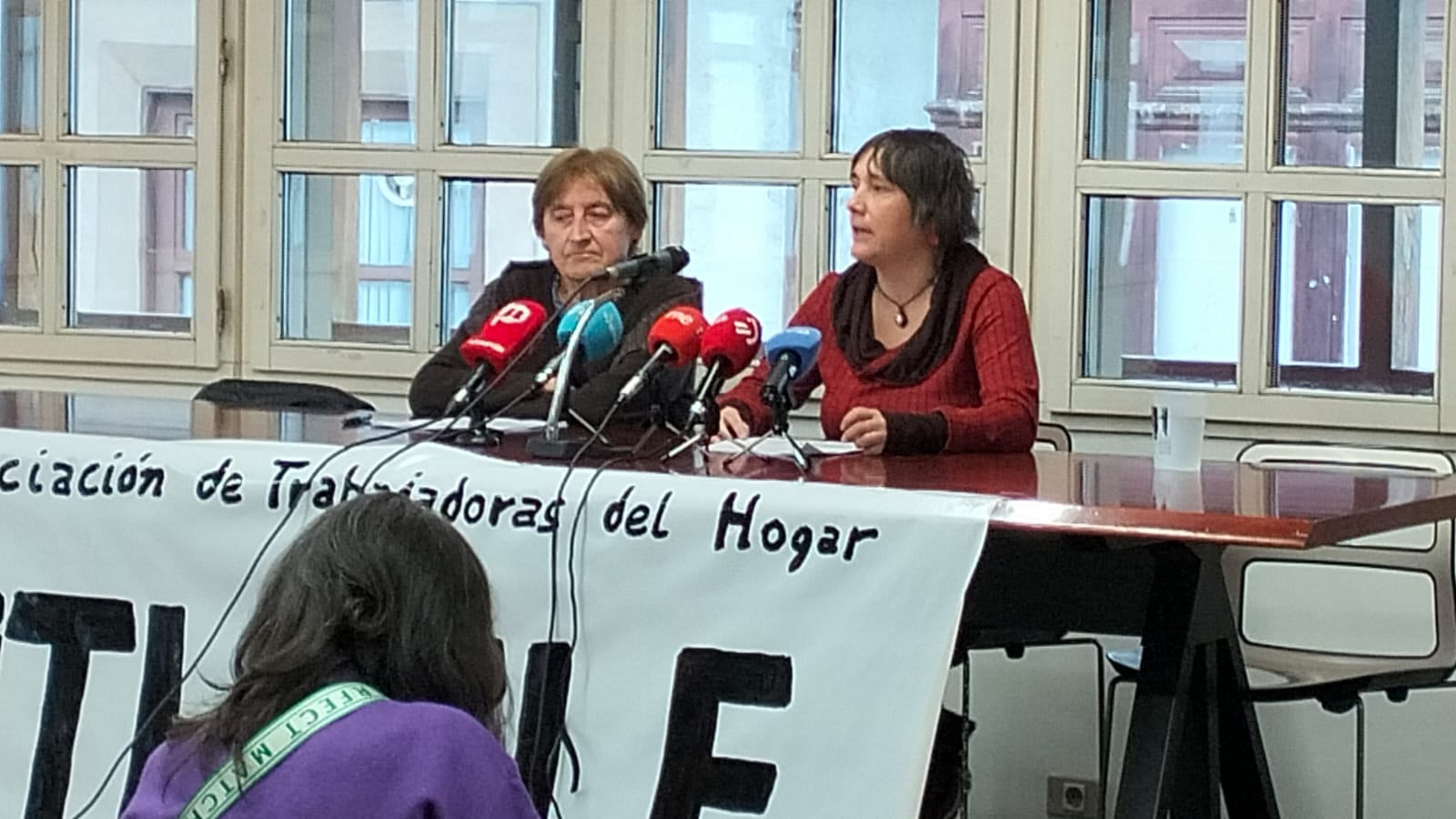 Las empleadas del hogar denuncian que Osakidetza no reconozca sus lesiones como accidentes laborales Las empleadas del hogar denuncian que Osakidetza no reconozca sus lesiones como accidentes laborales
