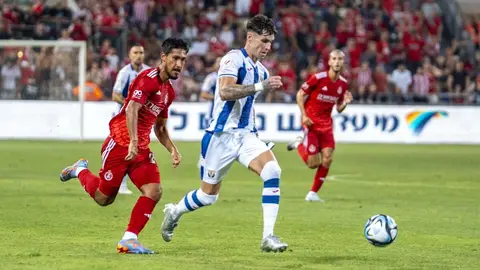 Javier Avilés llega cedido al Málaga Javier Avilés llega cedido al Málaga