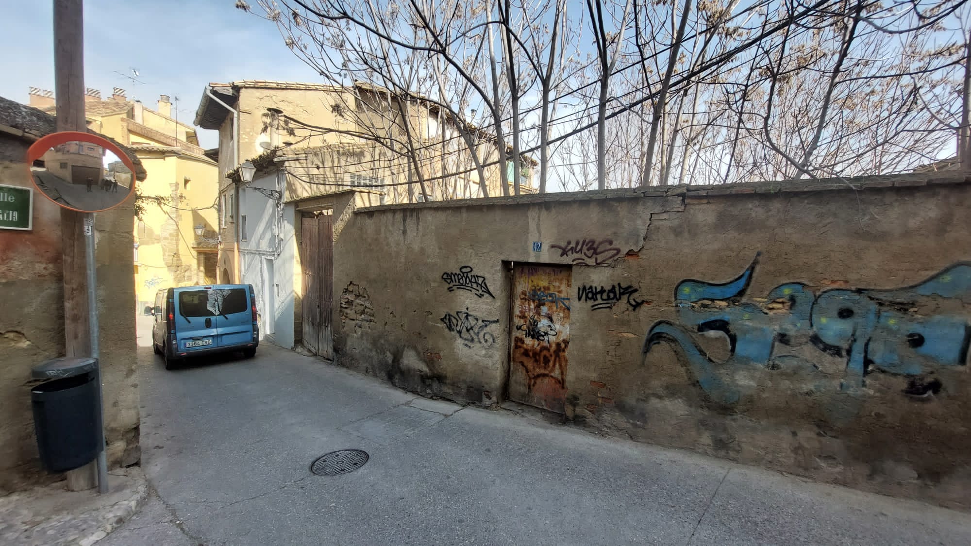 El Ayuntamiento de Huesca compra dos parcelas junto a la muralla para dignificar el entorno El Ayuntamiento de Huesca compra dos parcelas junto a la muralla para dignificar el entorno