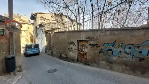 El Ayuntamiento compra dos parcelas junto a la muralla para dignificar el entorno El Ayuntamiento compra dos parcelas junto a la muralla para dignificar el entorno