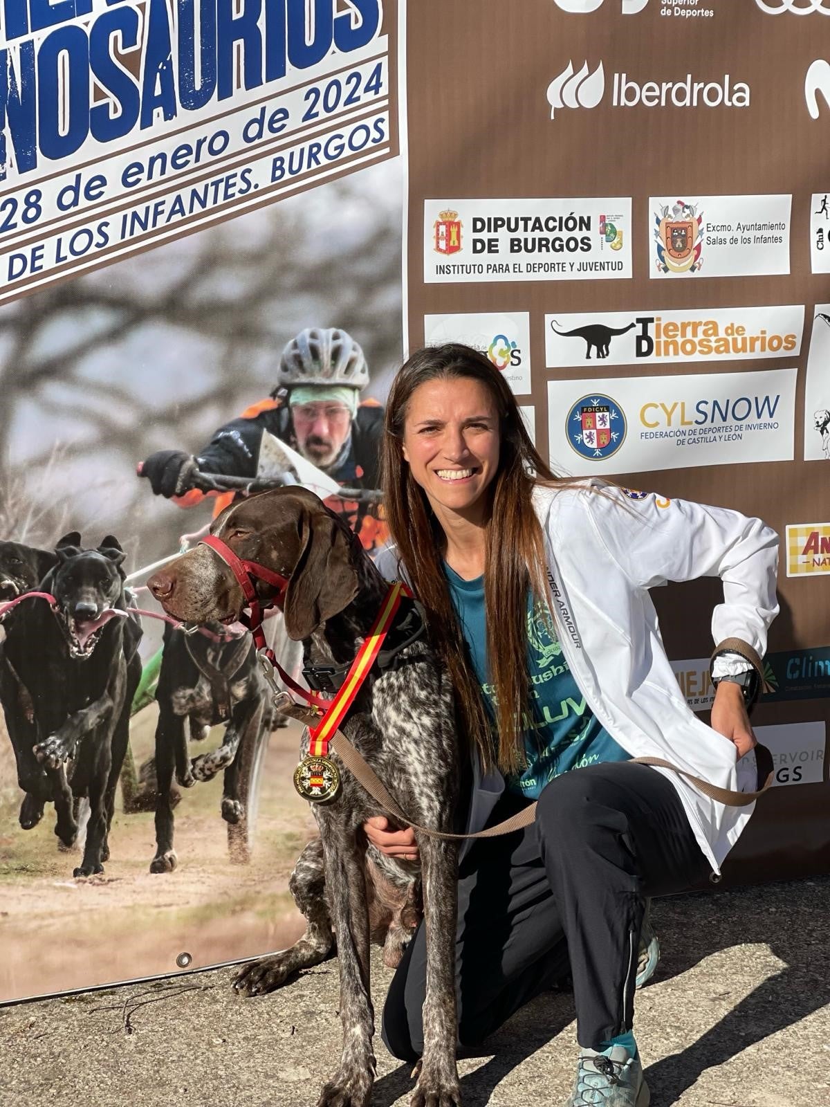 Cristina Fernández logra su segundo título nacional de canicross Cristina Fernández logra su segundo título nacional de canicross