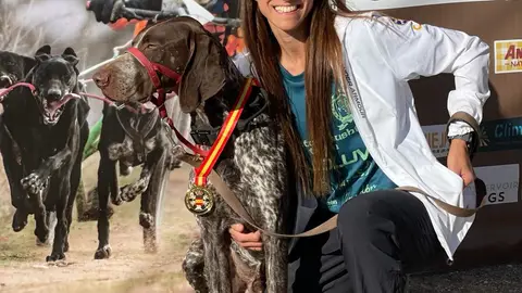 1-2 Cristina Fernández y su perro Coco, campeones de España de canicross 1-2 Cristina Fernández y su perro Coco, campeones de España de canicross