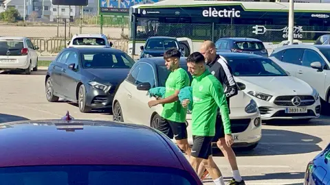 Arnau Puigmal realiza su primer entrenamiento en Elche al margen del grupo Arnau Puigmal realiza su primer entrenamiento en Elche al margen del grupo