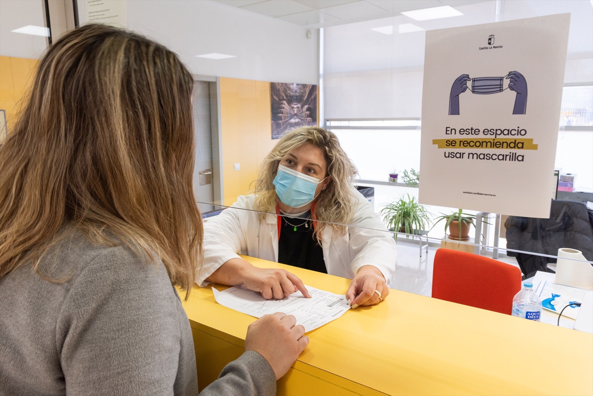 Todas las comunidades salvo Melilla pueden prescindir de la mascarilla en centros sanitarios Todas las comunidades salvo Melilla pueden prescindir de la mascarilla en centros sanitarios