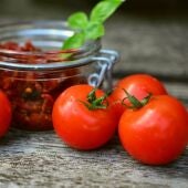 Comer tomate puede matar bacterias que nos hacen enfermar