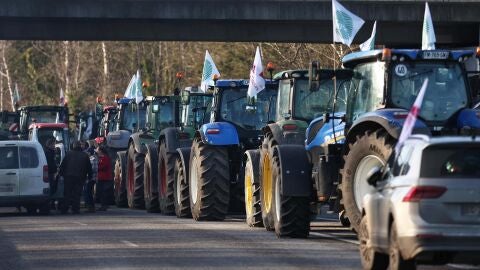 Tractores que paralizan las carreteras francesas por la protesta de los agricultores