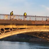 Comienzan los trabajos de mantenimiento del puente de Triana