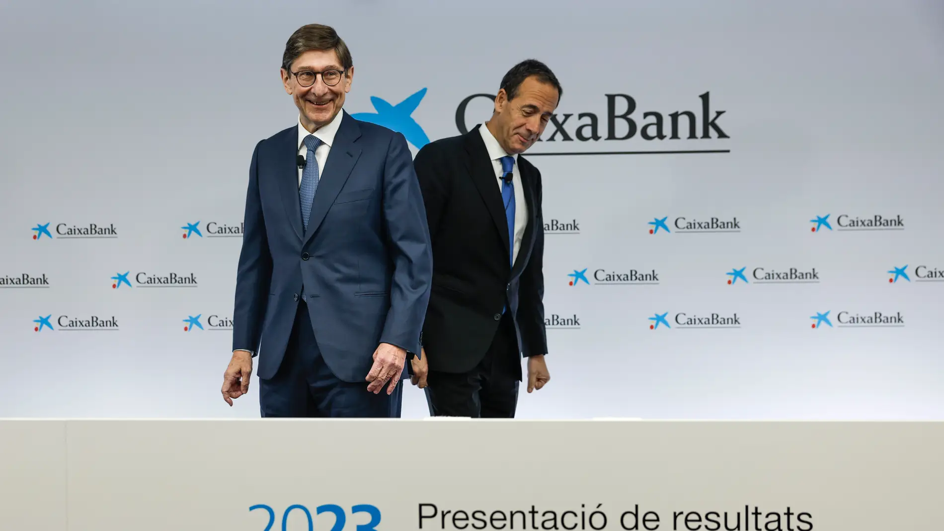 CaixaBank da a conocer sus resultados correspondientes a 2023 y su presidente, José Ignacio Goirigolzarri (izqda), y su consejero delegado, Gonzalo Gortázar, ofrecen una rueda de prensa.