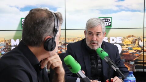 El presidente del Gobierno de Canarias, Fernando Clavijo, con Carlos Alsina en 'M&aacute;s de uno'