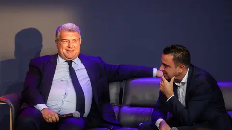 Joan Laporta y Xavi Hernández Joan Laporta y Xavi Hernández