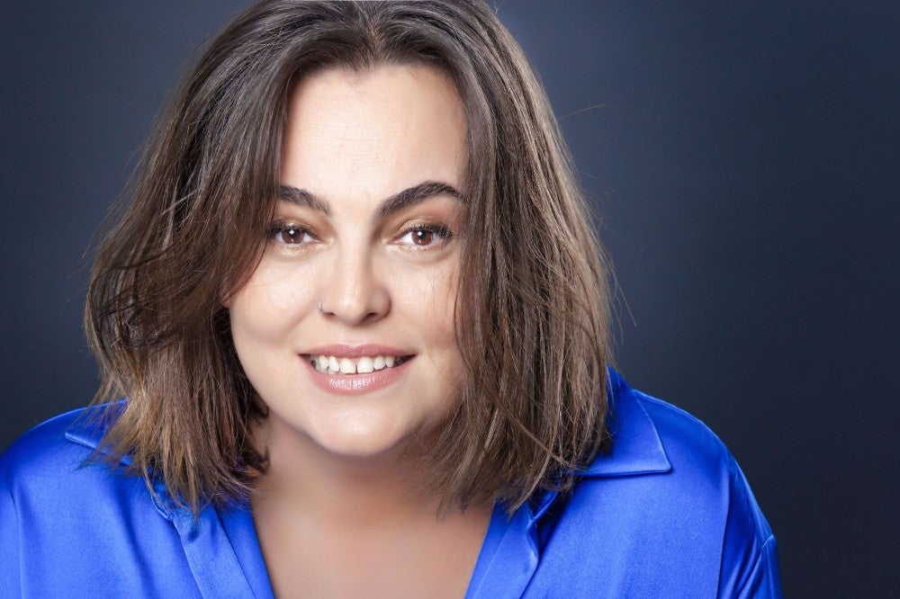 Abril Camino: "Si alguien me hubiera dicho de adolescente que iba a ser escritora, esta es la novela que me hubiera gustado escribir" Abril Camino: "Si alguien me hubiera dicho de adolescente que iba a ser escritora, esta es la novela que me hubiera gustado escribir"