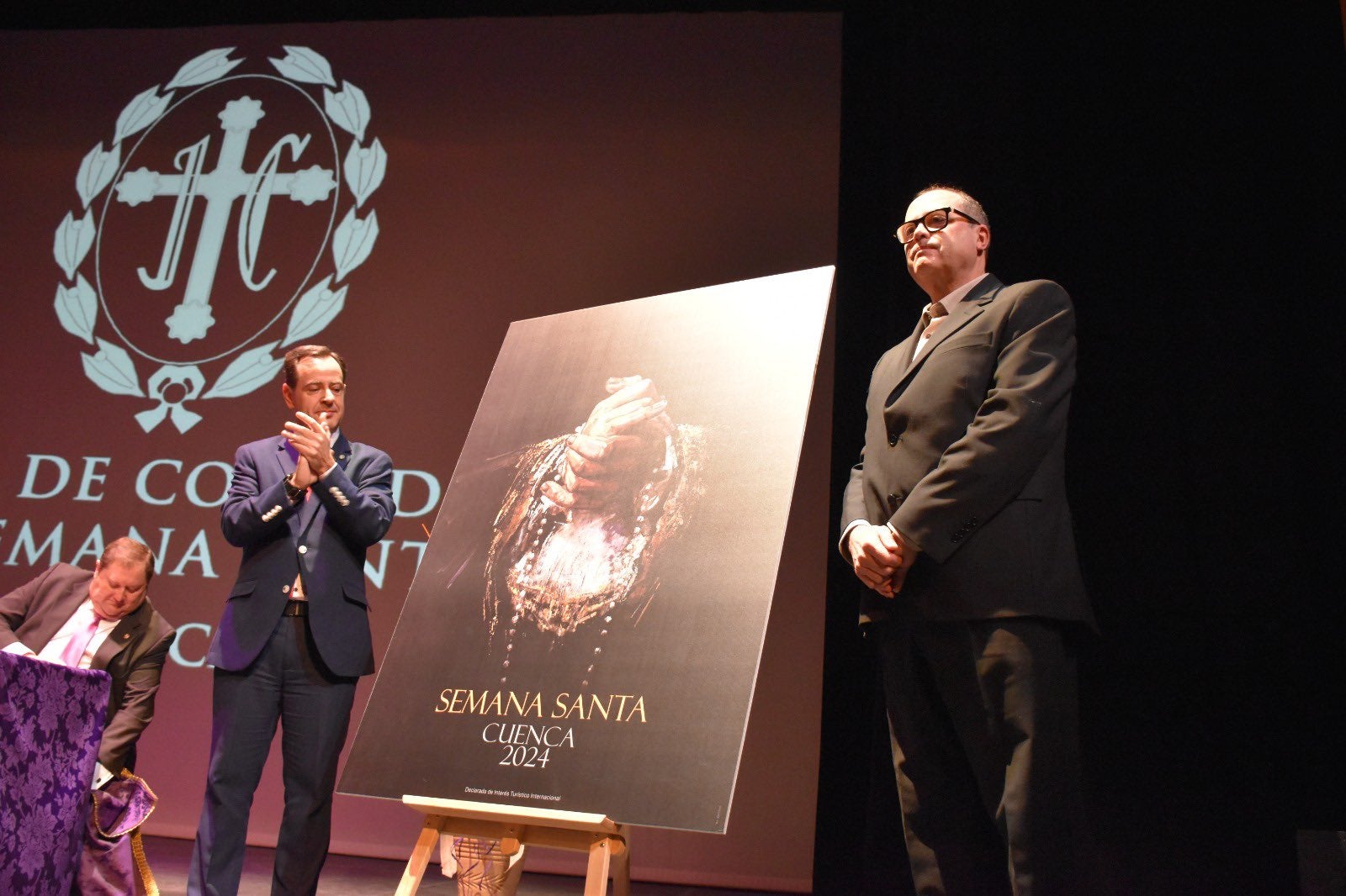 Unas manos protagonizan el cartel de la Semana Santa de Cuenca 2024 Unas manos protagonizan el cartel de la Semana Santa de Cuenca 2024