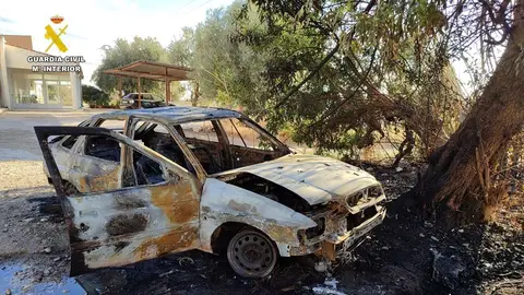 Estado en el que quedó el vehículo robado por los detenidos en Crevillent. Estado en el que quedó el vehículo robado por los detenidos en Crevillent.