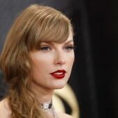 La cantante estadounidense Taylor Swift en la 66ª ceremonia anual de los premios Grammy