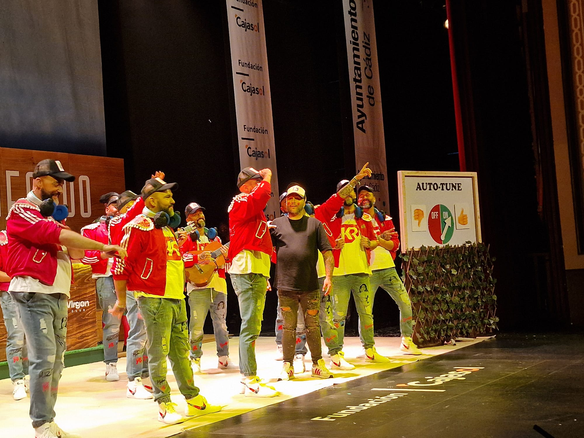 La lección de Kiko Rivera a los que se enfadan con las criticas en el COAC: "El que se enfade es que es carajote" La lección de Kiko Rivera a los que se enfadan con las criticas en el COAC: "El que se enfade es que es carajote"