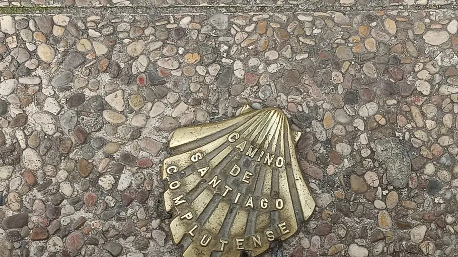 Arranca una nueva edición del ciclo de Conferencias del Camino de Santiago Complutense Señalización del Camino de Santiago Complutense
