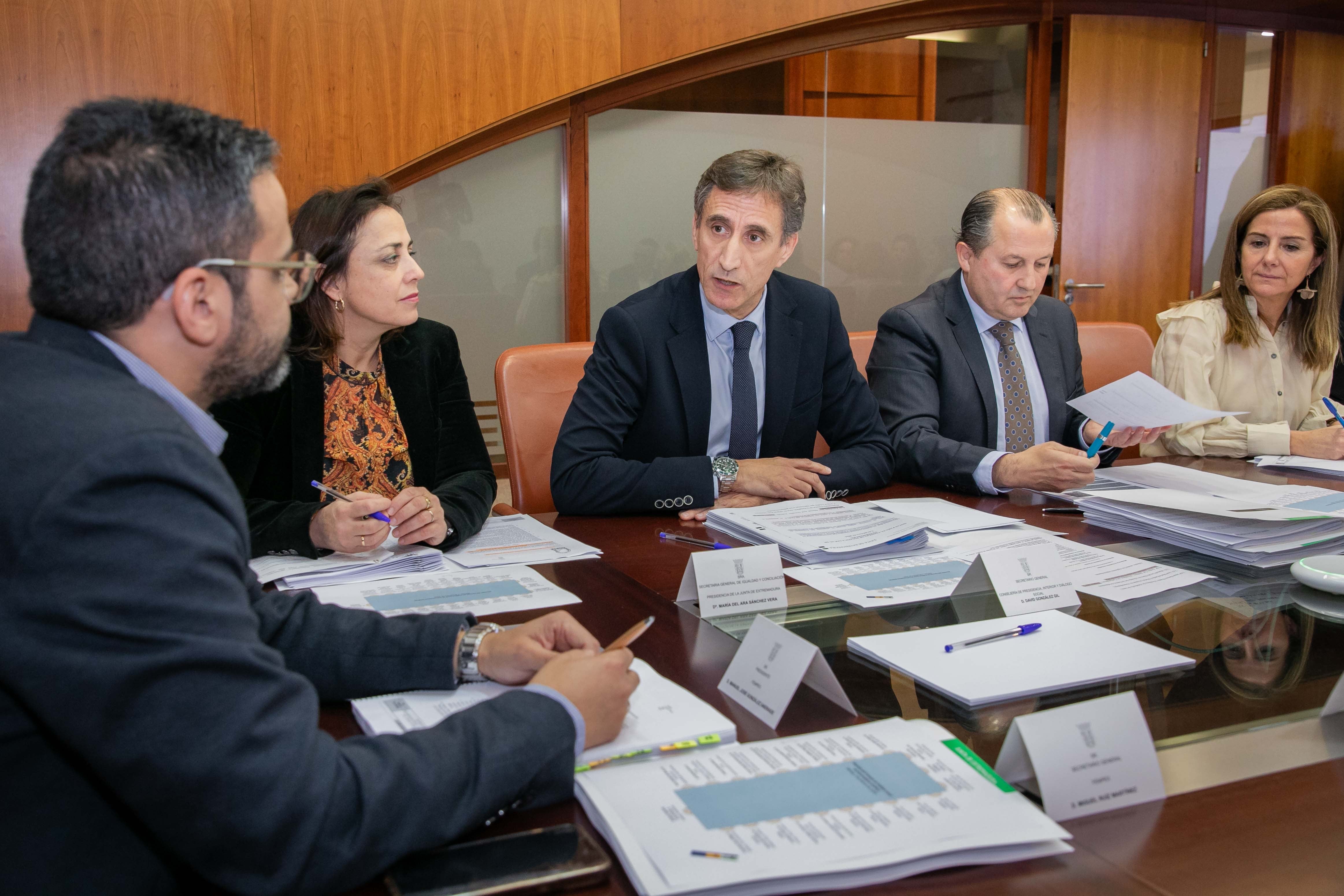 El Consejo de Política Local de Extremadura aprueba 9 programas de colaboración para 2024 por importe de 114 millones de euros El Consejo de Política Local de Extremadura aprueba 9 programas de colaboración para 2024 por importe de 114 millones de euros