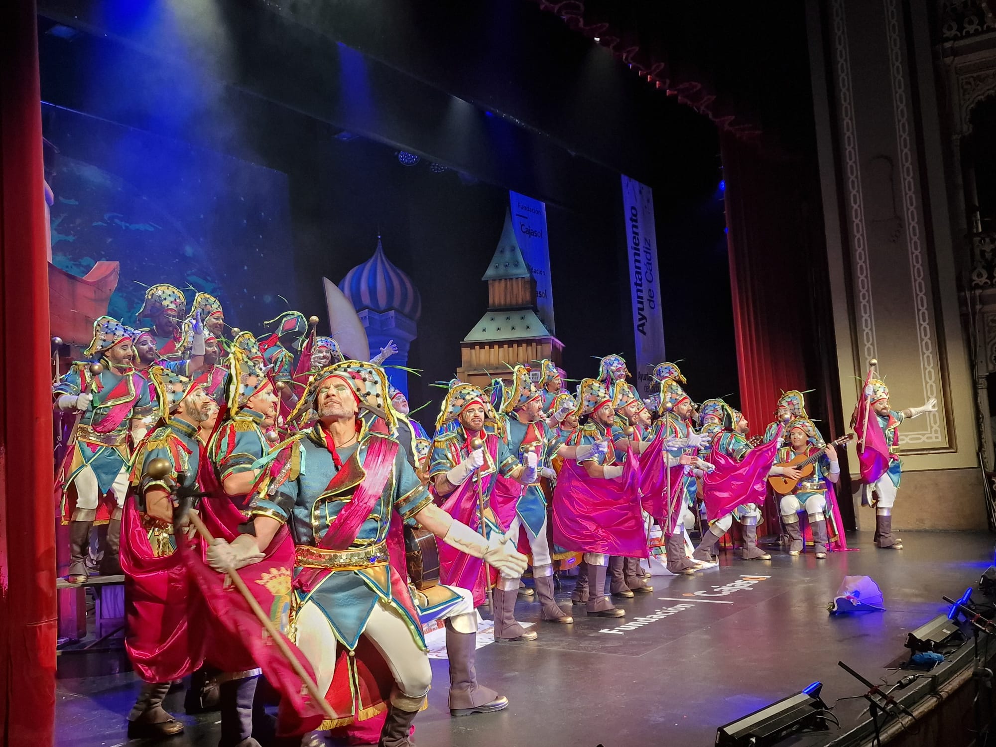 Así ha sido la actuación del coro 'Los luciérnagas' en las semifinales del COAC 2024 Así ha sido la actuación del coro 'Los luciérnagas' en las semifinales del COAC 2024