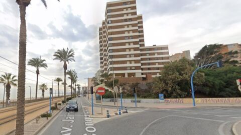 Playa de Muchavista, entre los términos de El Campello y Alicante 