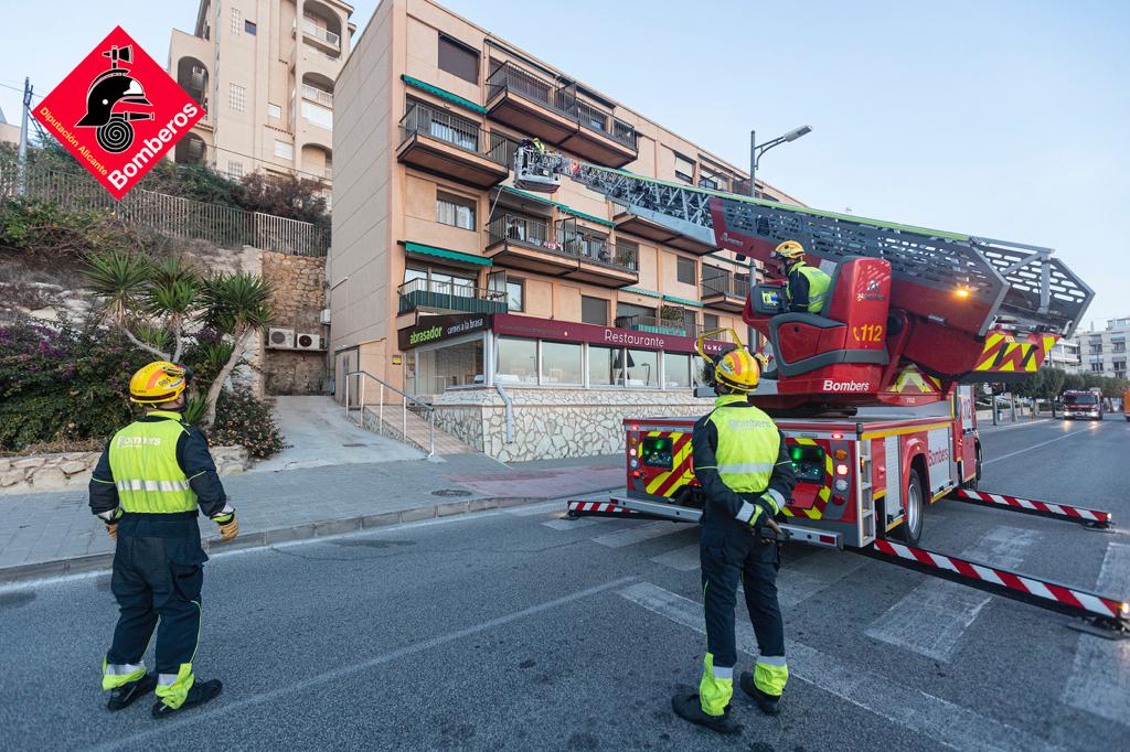 Parte del vecindario afectado por el derrumbe en un edificio de El Campello puede regresar a sus domicilios Parte del vecindario afectado por el derrumbe en un edificio de El Campello puede regresar a sus domicilios