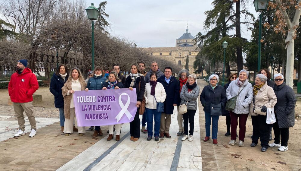 Concentración mensual contra la violencia de género en el Parque de la Vega