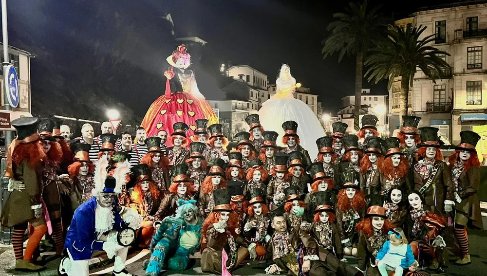 El grupo carnavalero de baile de Marta y Miguel este año por otras localidades, entre ellas Llanes. El grupo carnavalero de baile de Marta y Miguel este año por otras localidades, entre ellas Llanes.