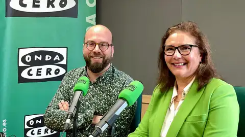 La consellera de Salud, Manuela García, junto al periodista de Onda Cero Illes Balears Martí Rodríguez La consellera de Salud, Manuela García, junto al periodista de Onda Cero Illes Balears Martí Rodríguez