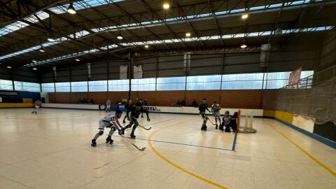 Una jugada del Oviedo Roller en Villafr&iacute;a